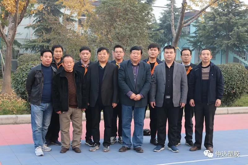 热烈欢迎河南省塑料协会段同生会长一行莅临hjc黄金城塑胶考察指导工作！