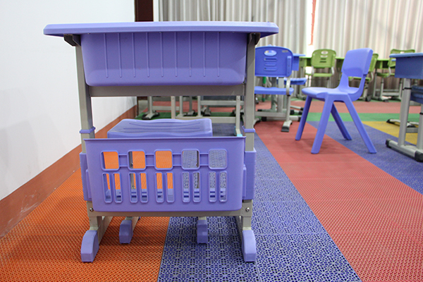  塑钢课桌椅的安全性能怎么样?