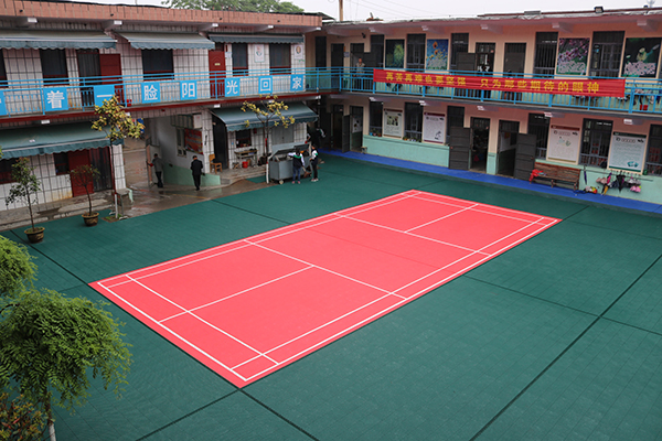 悬浮拼装地板会褪色吗？