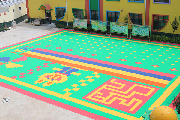 室外悬浮拼装地板冬季如何保养？