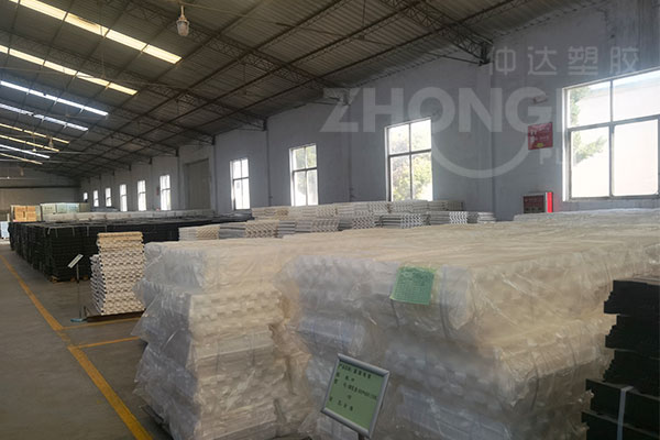 现代化养猪场塑料漏粪板特点有哪些？